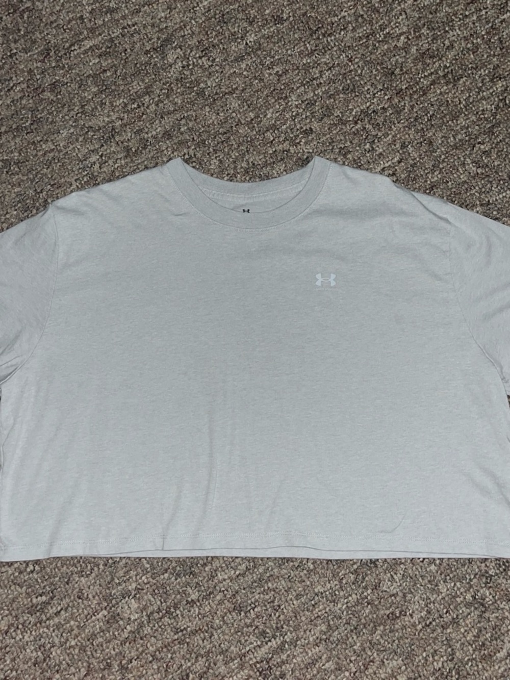 Under Armour Women’s Light Gray cropped tee